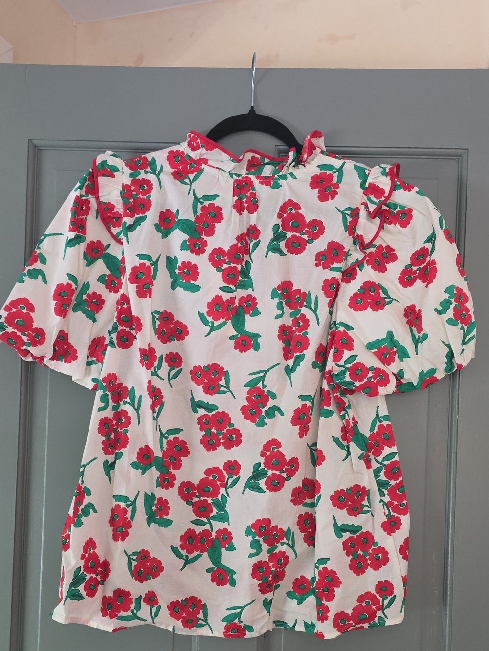 ENTRO Floral Puff Sleeve Button-Front Top - Picture 6 of 6